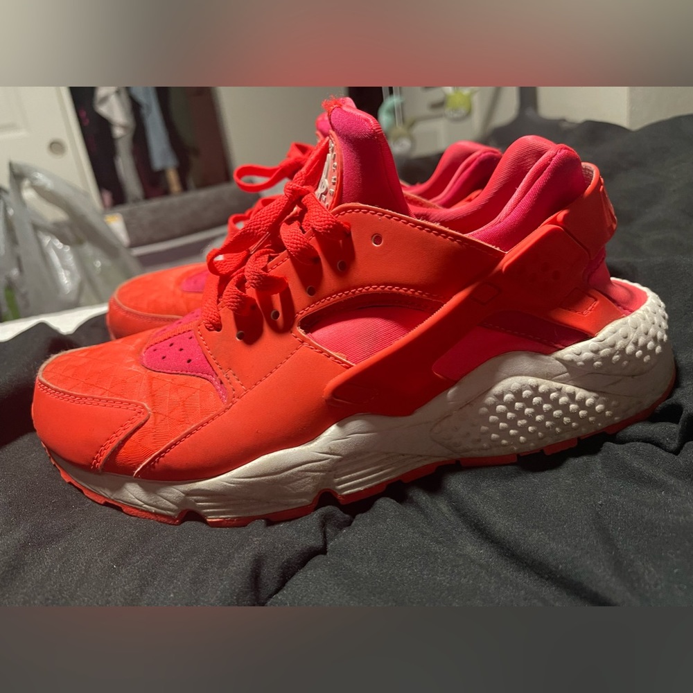 Red huaraches size 9